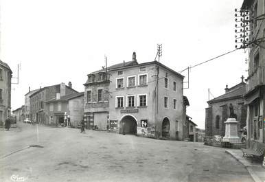 / CPSM FRANCE 42 "Coutouvre, place de l'église"