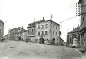 42 Loire / CPSM FRANCE 42 "Coutouvre, place de l'église"