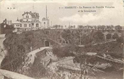 / CPA FRANCE 64 "Biarritz, la pension de famille Vizcaïna et le Sémaphore"