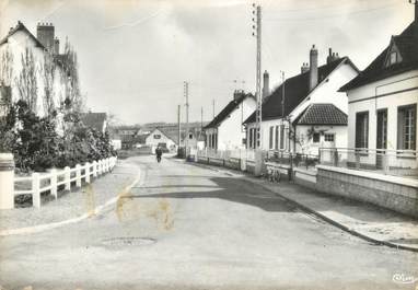 / CPSM FRANCE 80 "Longpré les Corps Saints, rue de la somme"