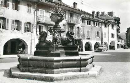 / CPSM FRANCE 74 "Thônes, la fontaine et les Arcades"