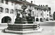 74 Haute Savoie / CPSM FRANCE 74 "Thônes, la fontaine et les Arcades"