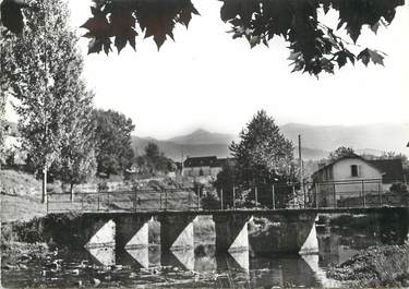 / CPSM FRANCE 64 "Bruges, la passerelle et vue générale"