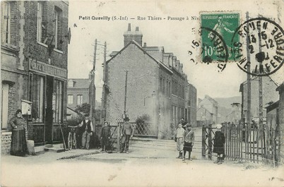  / CPA FRANCE 76 "Le petit Quevilly, rue Thiers"