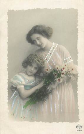 CPA  ENFANT  "Petite fille et son  bouquet"