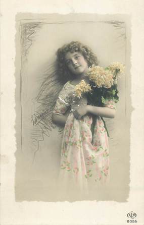    CPA   ENFANT   "Petite  fille et ses fleurs jaunes"