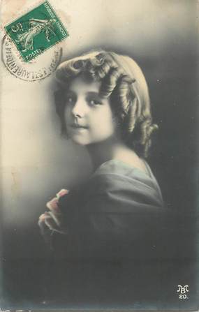    CPA   ENFANT   "Petite  fille avec des boucles"