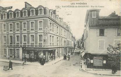 / CPA FRANCE 65 "Bagnères de Bigorre, rue du centre"