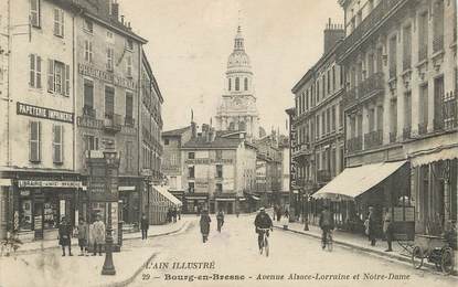 / CPA FRANCE 01 "Bourg en Bresse, av Alsace Lorraine et Notre Dame"