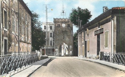 / CPSM FRANCE 26 "Beaumont lès Valence, entrée du village"