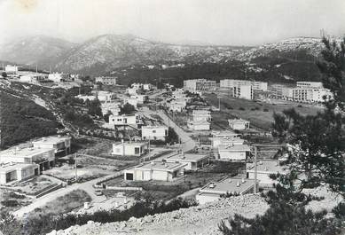 / CPSM FRANCE 13 "Carnoux en Provence, vue d'ensemble sur un groupe de villas"