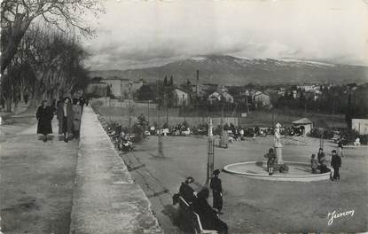 / CPSM FRANCE 84 "Carpentras, le jardin d'enfants et le Mont Ventoux"