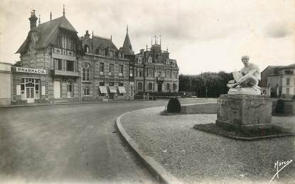 / CPSM FRANCE 27 " Louviers, place Ernest Thorel, la caisse d'Epargne" / CE / BANQUE