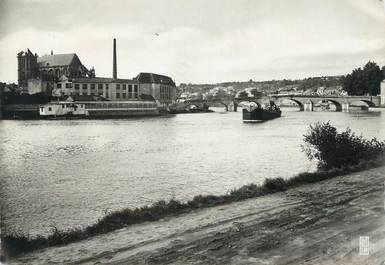 / CPSM FRANCE 77 "Montereau, l'église et le pont sur Yonne"