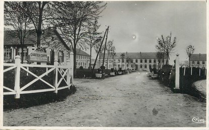 / CPSM FRANCE 79 "Saint Maixent l'école, entrée du quartier Coiffé"