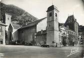 73 Savoie / CPSM FRANCE 73 "Moutiers, la cathédrale et la place Saint Pierre"