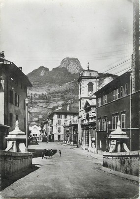 / CPSM FRANCE 73 " Moutiers, vieux pont rustique et cathédrale"