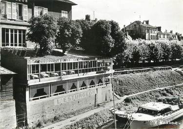 / CPSM FRANCE 78 "Poissy, sur le petit bras de la Seine"