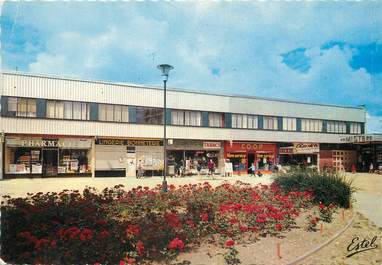 / CPSM FRANCE 78 "Rambouillet, le centre commercial de la Louvière"