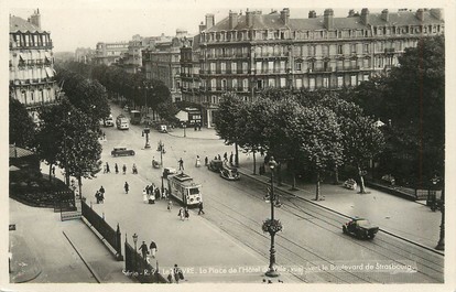 / CPSM FRANCE 76 "Le Havre, la place de l'hôtel de ville"