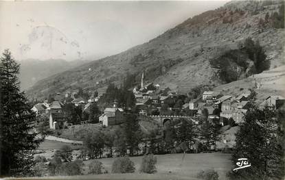 CPSM FRANCE 05 "Aiguilles, Vallée du Queyras, vue générale prise du remonte pente"