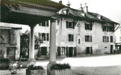 / CPSM FRANCE 01 "Thoiry, le couvent, place de l'église"