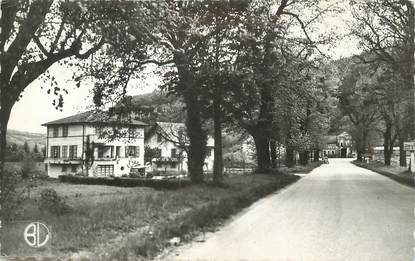 / CPSM FRANCE 01 "Neuville sur Ain, route de Poncin"