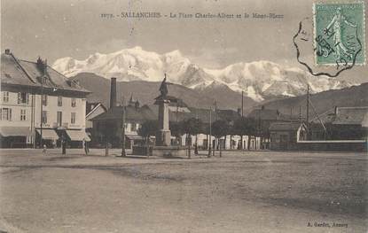 / CPA FRANCE 74 "Sallanches, la place Charles Albert et le Mont Blanc"