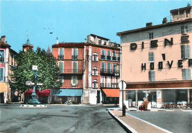 / CPSM FRANCE 13 "Aubagne, le carrefour de l'horloge"