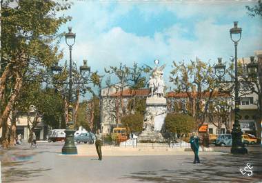 / CPSM FRANCE 13 "Aubagne, le monument aux morts"