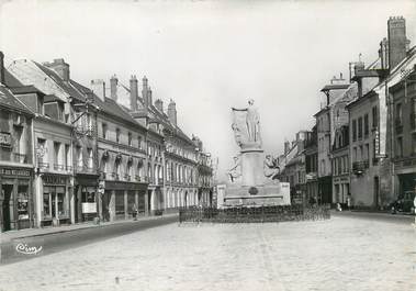 / CPSM FRANCE 02 "Villers Cotterets, monument aux morts"