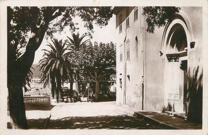 / CPSM FRANCE 83 "Sainte Maxime sur Mer, la place de l'église"