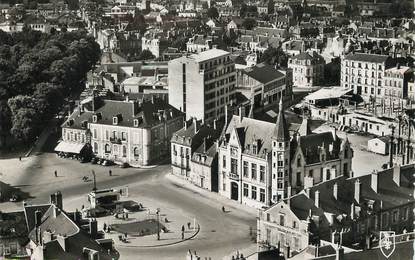 / CPSM FRANCE 58 "Nevers, place Carnot, caisse d'Epargne" / CE / BANQUE