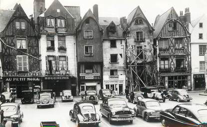 / CPSM FRANCE 37 "Tours, place Plumereau" / AUTOMOBILE