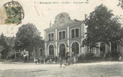 / CPA FRANCE 38 "Bourgoin, la gare" / ATTELAGE