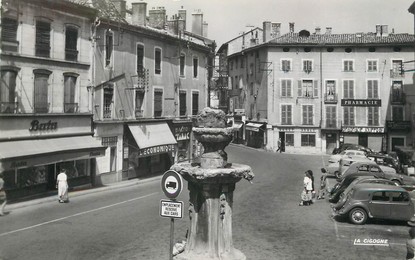 / CPSM FRANCE 38 "Bourgoin, place du 23 Août"