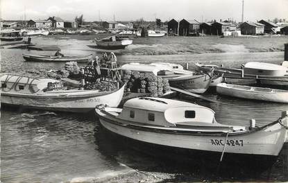 / CPSM FRANCE 33 "Arcachon, le port, la jetée" / BATEAU