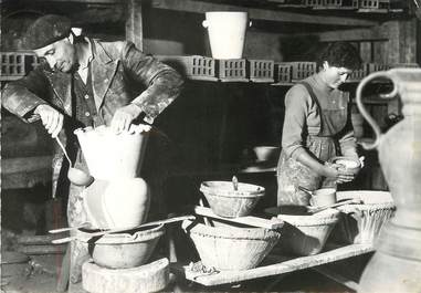 / CPSM FRANCE 58 "Saint Amand en Puisaye, Mallet Hervier" / POTERIES