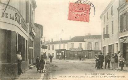 CPA FRANCE 33 "Lesparre, Place du Marcadieu"