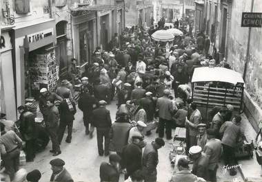 / CPSM FRANCE 84 "Carpentras, le marché aux oiseaux"