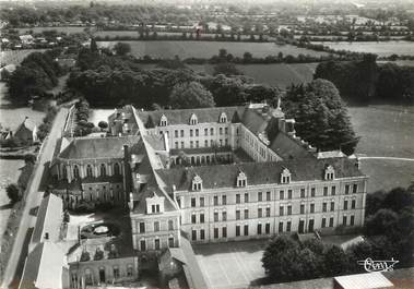 / CPSM FRANCE 49 "Combree, vue générale aérienne, le collège"