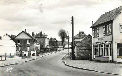 / CPSM FRANCE 76 "Foucarmont, entrée du pays par la route de Neufchâtel" / USAGE TARDIF