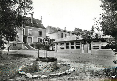 / CPSM FRANCE 52 "Bourbonne les Bains, école du sacré Coeur"
