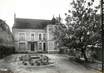 / CPSM FRANCE 52 "Bourbonne les Bains, école du sacré Coeur, cour d'Honneur"