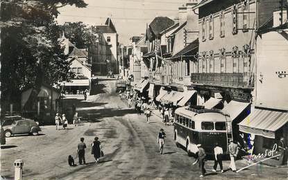 / CPSM FRANCE 56 "Quiberon, place Hoche et rue de Verdun"