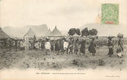 CPA SOUDAN "Arrivée d'une caravane de Porteurs"