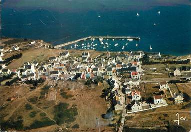 / CPSM FRANCE 56 "Ile de Houat, vue générale sur le bourg et le port"