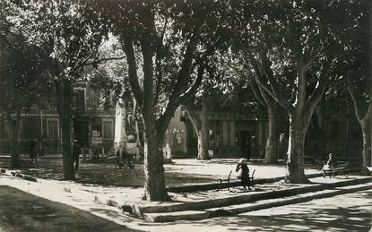 / CPSM FRANCE 13 "Trets, place de la mairie et monuments"