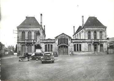 / CPSM FRANCE 86 "Lencloitre, l'hôtel de ville"