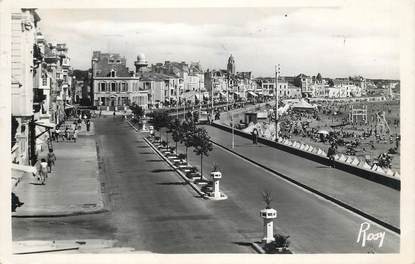 CPSM FRANCE 85 "Sables d'Olonne, promenade de la plage"